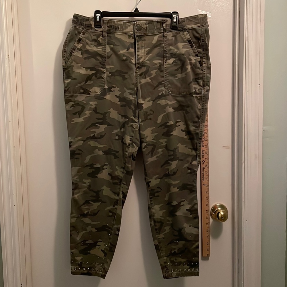 Lane Bryant Camo Pant. Skinny Ankle. Size 20. Excellent Condition.